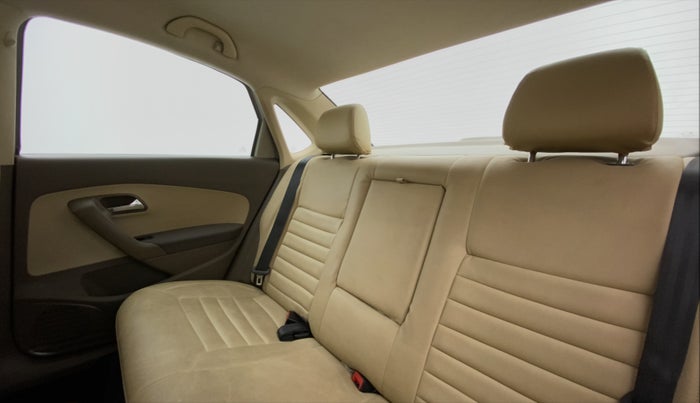 2014 Skoda Rapid 1.6 TDI MT AMBITION PLUS, Diesel, Manual, 68,027 km, Right Side Rear Door Cabin