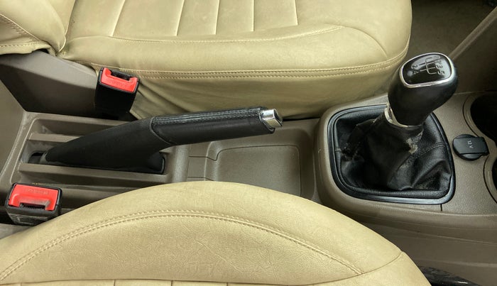 2014 Skoda Rapid 1.6 TDI MT AMBITION PLUS, Diesel, Manual, 68,027 km, Gear Lever