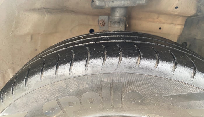 2013 Maruti Swift VDI, Diesel, Manual, 91,200 km, Right Front Tyre Tread