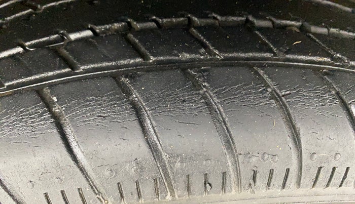 2016 Maruti Wagon R 1.0 VXI AMT, Petrol, Automatic, 57,362 km, Left Front Tyre Tread