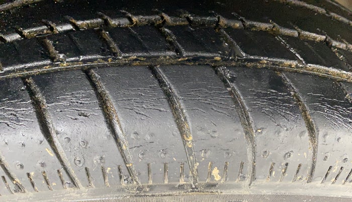 2016 Maruti Wagon R 1.0 VXI AMT, Petrol, Automatic, 57,362 km, Right Front Tyre Tread