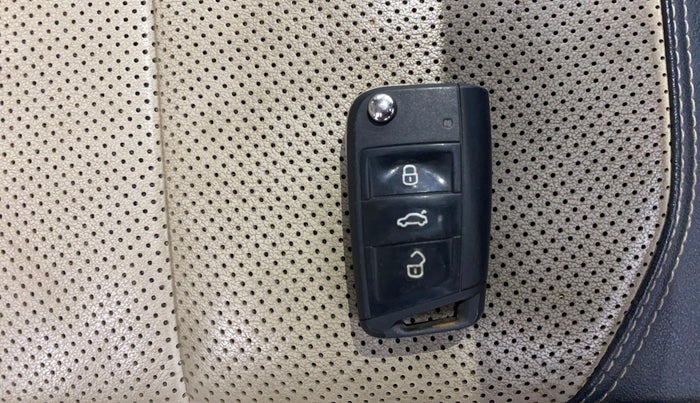 2022 Skoda SLAVIA STYLE 1.0L TSI AT, Petrol, Automatic, 74,692 km, Key Close Up