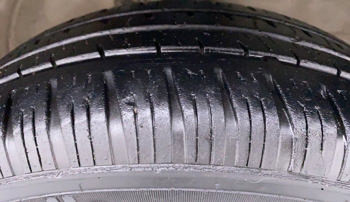 2013 Maruti Wagon R Stingray VXI, Petrol, Manual, 77,850 km, Right Front Tyre Tread