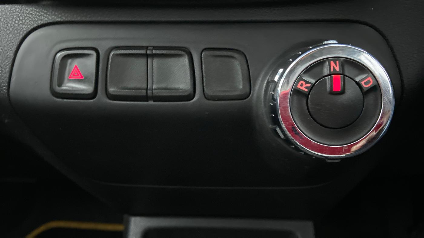 2017 Renault Kwid 1.0 RXL AT, Petrol, Automatic, 40,952 km, Gear Lever