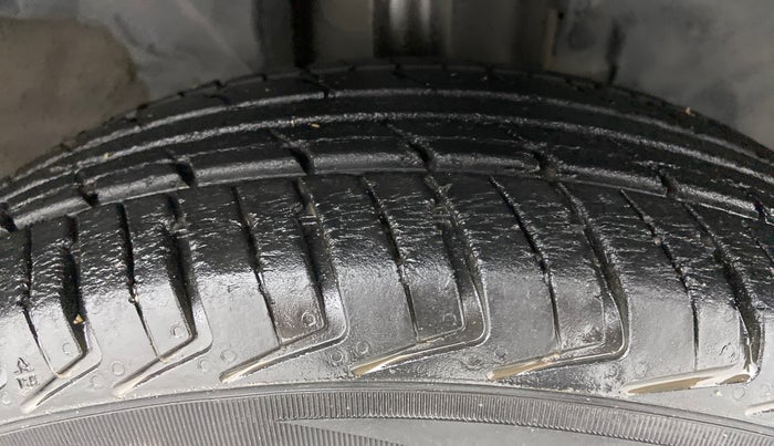 2017 Renault Kwid 1.0 RXL AT, Petrol, Automatic, 40,952 km, Right Front Tyre Tread