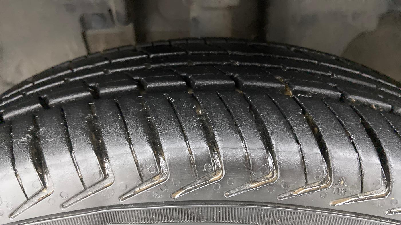 2017 Renault Kwid 1.0 RXL AT, Petrol, Automatic, 40,952 km, Left Front Tyre Tread