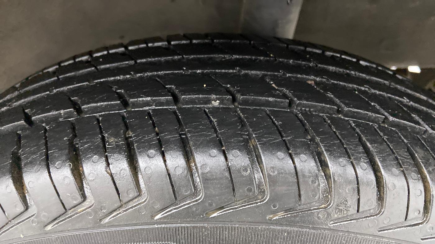 2017 Renault Kwid 1.0 RXL AT, Petrol, Automatic, 40,952 km, Left Rear Tyre Tread