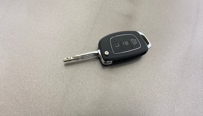 2013 Hyundai i20 MAGNA (O) 1.2, Petrol, Manual, 1,24,943 km, Key Close Up