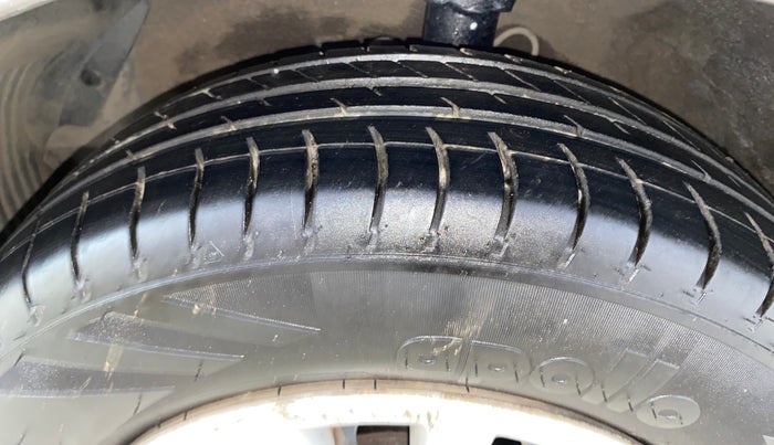 2013 Hyundai i20 MAGNA (O) 1.2, Petrol, Manual, 1,24,943 km, Left Front Tyre Tread