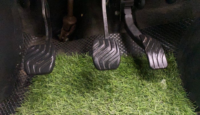 2023 Nissan MAGNITE XV MT, Petrol, Manual, 29,957 km, Pedals