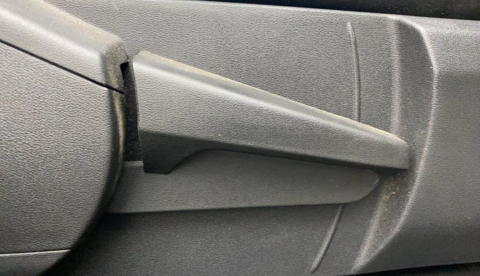 2023 Nissan MAGNITE XV MT, Petrol, Manual, 29,957 km, Driver Side Adjustment Panel