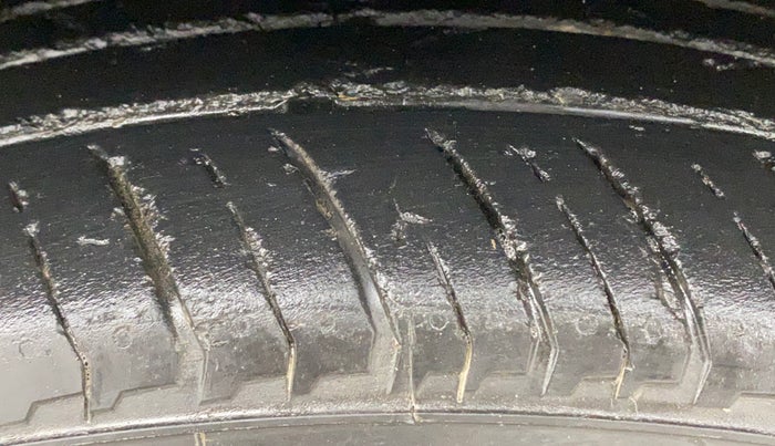 2023 Nissan MAGNITE XV MT, Petrol, Manual, 29,957 km, Right Rear Tyre Tread