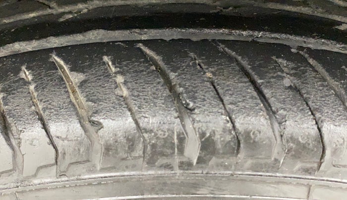 2023 Nissan MAGNITE XV MT, Petrol, Manual, 29,957 km, Left Front Tyre Tread