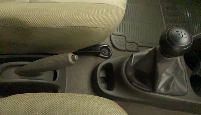 2014 Toyota Etios V, Petrol, Manual, 45,668 km, Gear Lever