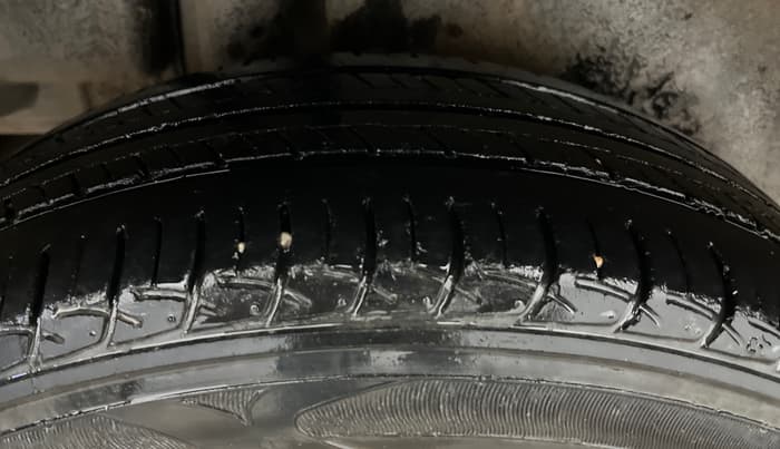 2017 Maruti Ciaz ZETA 1.4  MT PETROL, Petrol, Manual, 62,846 km, Right Rear Tyre Tread