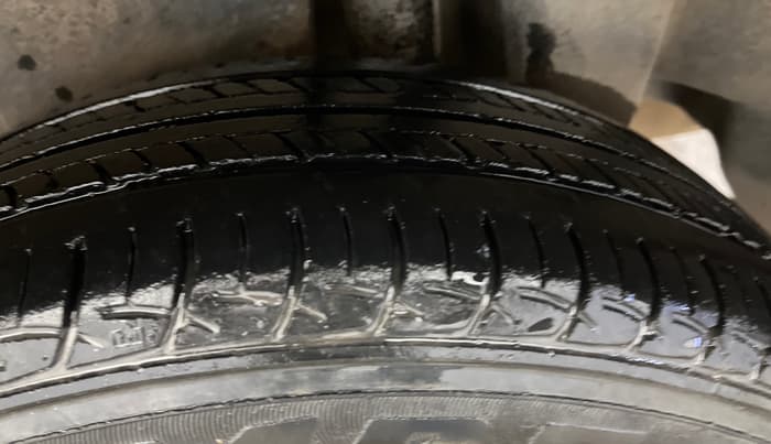 2017 Maruti Ciaz ZETA 1.4  MT PETROL, Petrol, Manual, 62,846 km, Left Rear Tyre Tread