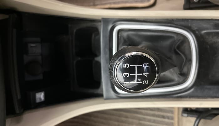 2017 Maruti Ciaz ZETA 1.4  MT PETROL, Petrol, Manual, 62,846 km, Gear Lever
