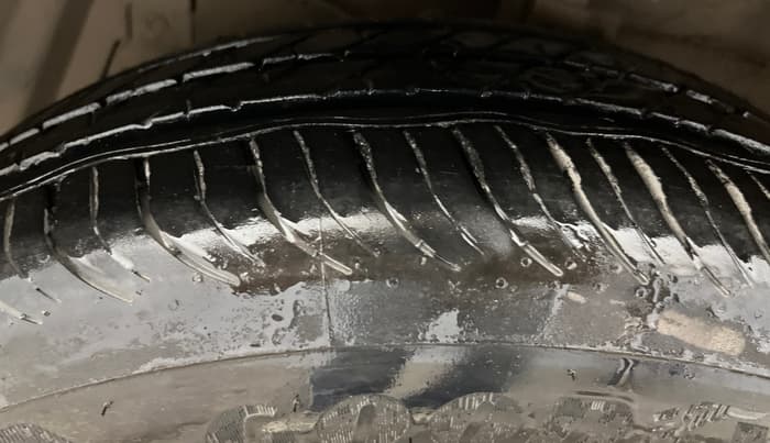 2017 Maruti Ciaz ZETA 1.4  MT PETROL, Petrol, Manual, 62,846 km, Left Front Tyre Tread