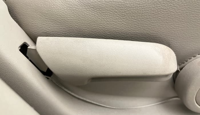 2017 Maruti Ciaz ZETA 1.4  MT PETROL, Petrol, Manual, 62,846 km, Driver Side Adjustment Panel