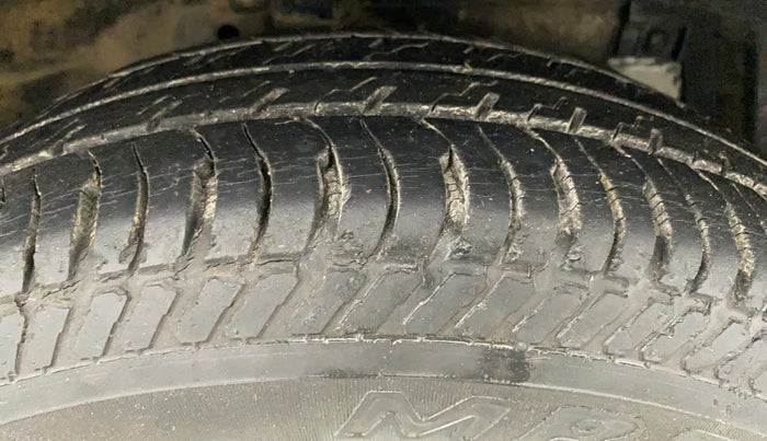 2012 Maruti Swift LXI, Petrol, Manual, 34,682 km, Right Front Tyre Tread