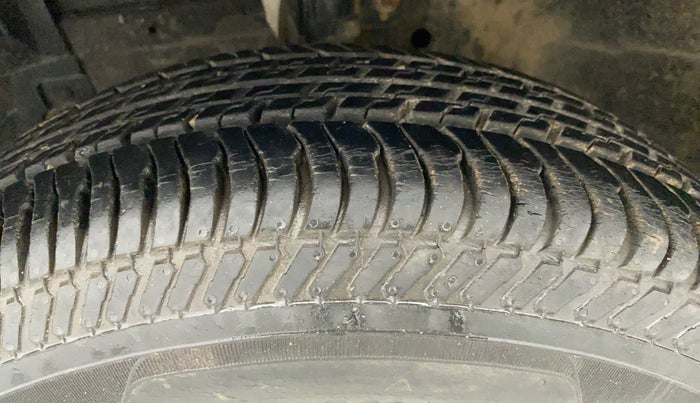 2012 Maruti Swift LXI, Petrol, Manual, 34,682 km, Left Front Tyre Tread