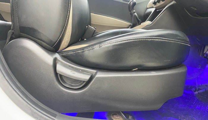 2019 Hyundai Grand i10 MAGNA 1.2 KAPPA VTVT CNG, CNG, Manual, 58,013 km, Driver Side Adjustment Panel