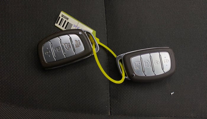 2021 Hyundai VENUE SX 1.0 (O) TURBO IMT, Petrol, Manual, 25,792 km, Key Close Up