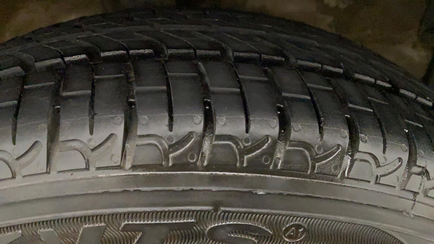 2017 Maruti Wagon R 1.0 VXI, Petrol, Manual, 74,622 km, Right Front Tyre Tread