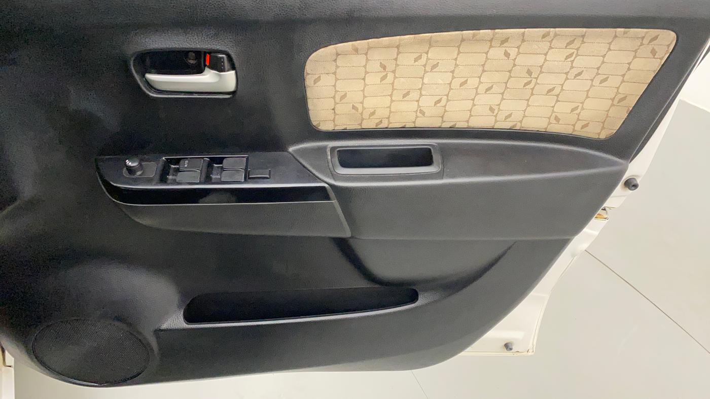 2017 Maruti Wagon R 1.0 VXI, Petrol, Manual, 74,622 km, Driver Side Door Panels Control
