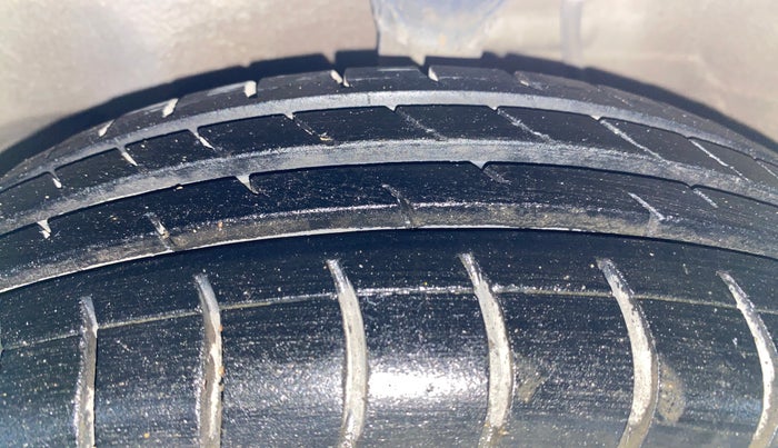 2017 Maruti Alto 800 LXI, Petrol, Manual, 48,317 km, Left Front Tyre Tread