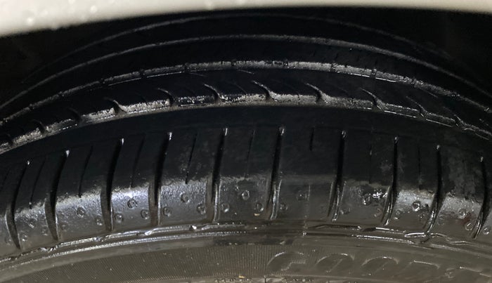 2016 Hyundai Elite i20 ASTA 1.2 (O), Petrol, Manual, 82,580 km, Right Front Tyre Tread