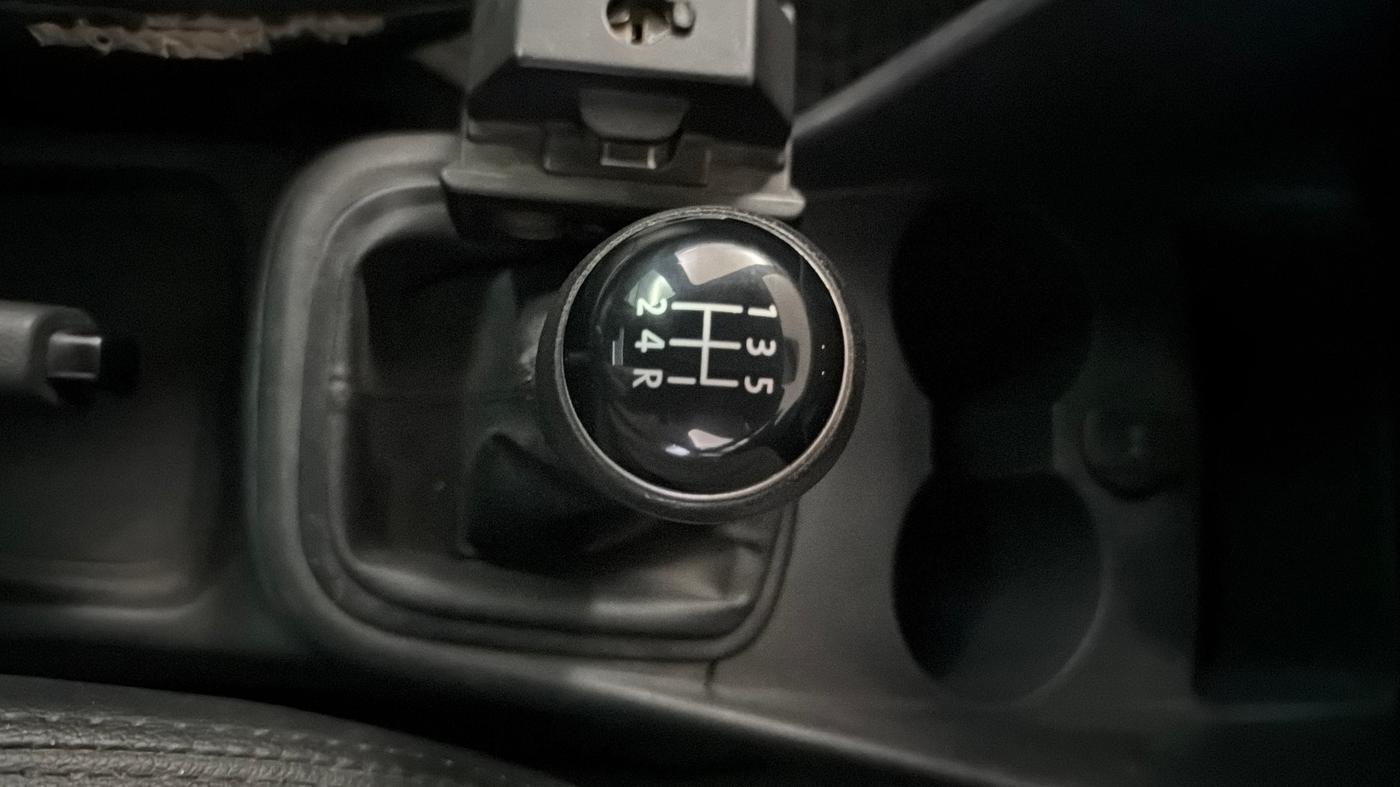 2019 Volkswagen Polo TRENDLINE 1.0L, Petrol, Manual, 82,838 km, Gear Lever