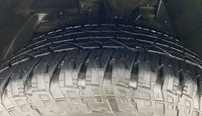 2015 Mahindra XUV500 W10, Diesel, Manual, 1,25,739 km, Left Front Tyre Tread