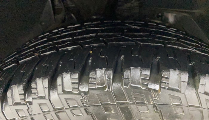 2015 Mahindra XUV500 W10, Diesel, Manual, 1,25,739 km, Right Front Tyre Tread