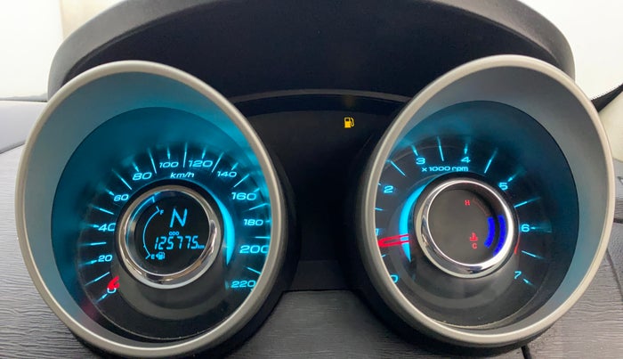 2015 Mahindra XUV500 W10, Diesel, Manual, 1,25,739 km, Odometer Image