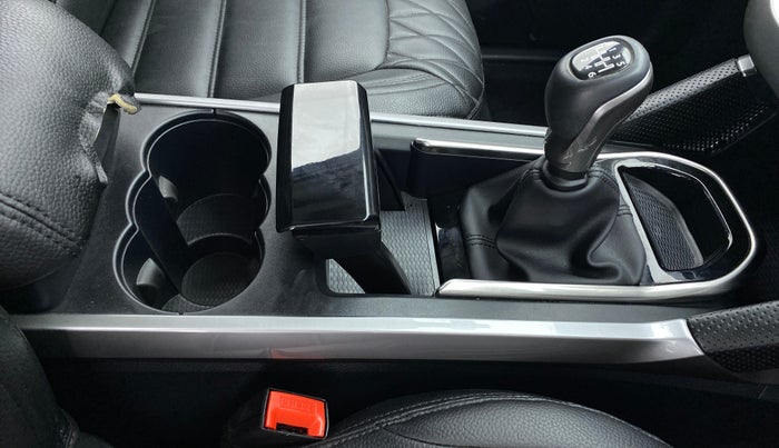 2021 Tata Harrier XT 2.0L Kryotec, Diesel, Manual, 4,015 km, Gear Lever