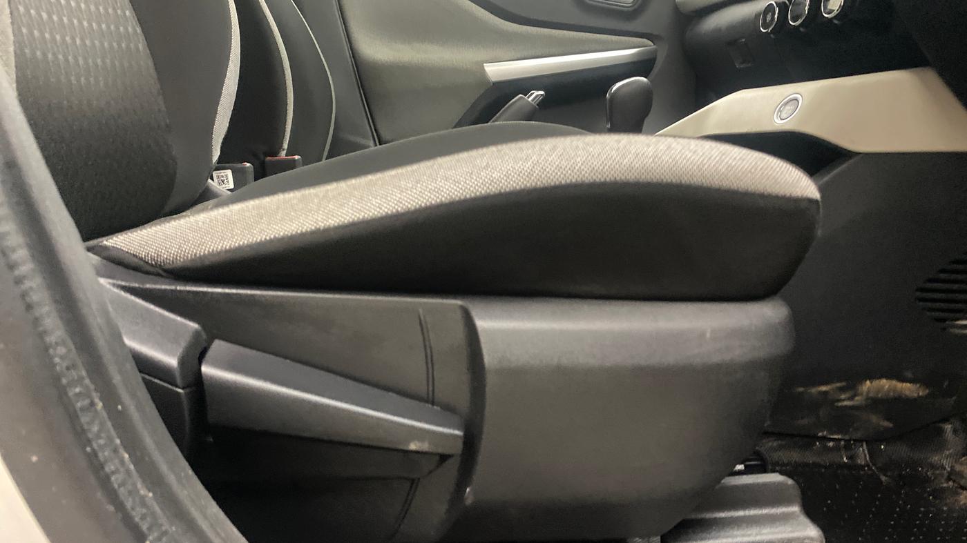 2024 Nissan MAGNITE XV AMT EZ Shift DT, Petrol, Automatic, 49,340 km, Driver Side Adjustment Panel