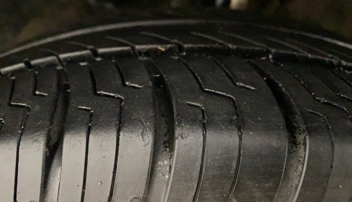 2017 Maruti Baleno DELTA PETROL 1.2, Petrol, Manual, 53,726 km, Left Front Tyre Tread