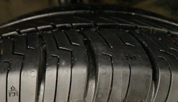 2017 Maruti Baleno DELTA PETROL 1.2, Petrol, Manual, 53,726 km, Right Front Tyre Tread