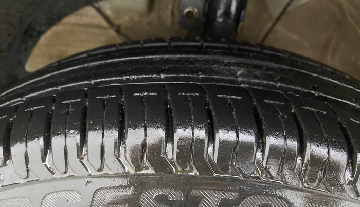 2020 Maruti Swift VXI, Petrol, Manual, 14,287 km, Left Front Tyre Tread