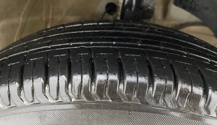 2020 Maruti Swift VXI, Petrol, Manual, 14,287 km, Right Front Tyre Tread