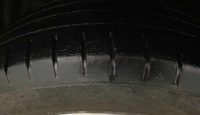 2018 Maruti Ciaz ALPHA  AT 1.5 SHVS PETROL, Petrol, Automatic, 62,754 km, Left Front Tyre Tread