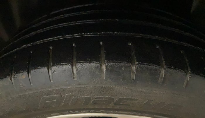 2018 Maruti Ciaz ALPHA  AT 1.5 SHVS PETROL, Petrol, Automatic, 62,754 km, Left Rear Tyre Tread