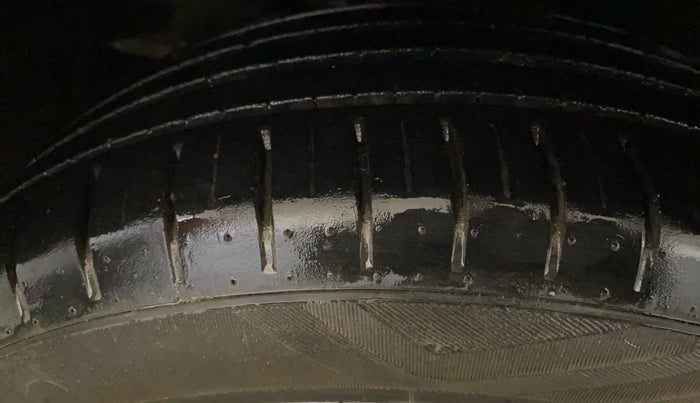 2018 Maruti Ciaz ALPHA  AT 1.5 SHVS PETROL, Petrol, Automatic, 62,754 km, Right Rear Tyre Tread