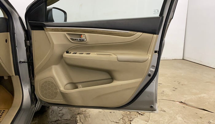 2018 Maruti Ciaz ALPHA  AT 1.5 SHVS PETROL, Petrol, Automatic, 62,754 km, Driver Side Door Panels Control