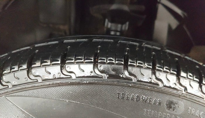 2016 Renault Kwid RXT 0.8, Petrol, Manual, 56,442 km, Left Front Tyre Tread