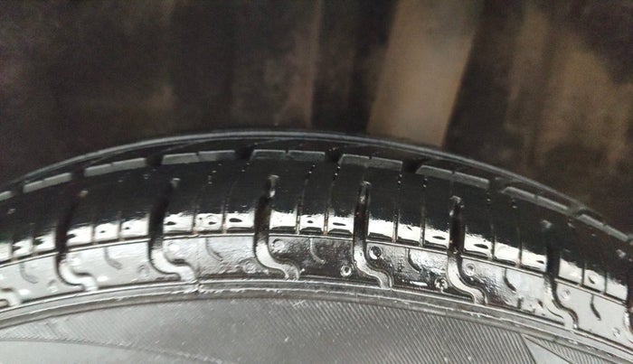 2016 Renault Kwid RXT 0.8, Petrol, Manual, 56,442 km, Left Rear Tyre Tread