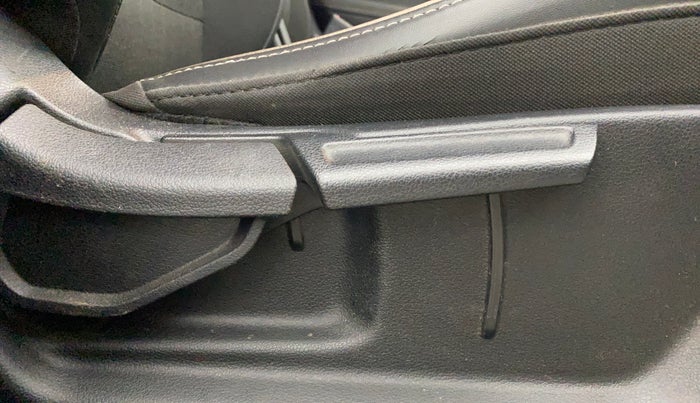 2023 Hyundai VENUE SX 1.2 KNIGHT EDITION, Petrol, Manual, 36,982 km, Driver Side Adjustment Panel