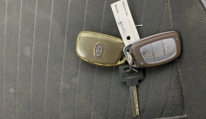 2023 Hyundai VENUE SX 1.2 KNIGHT EDITION, Petrol, Manual, 36,982 km, Key Close Up