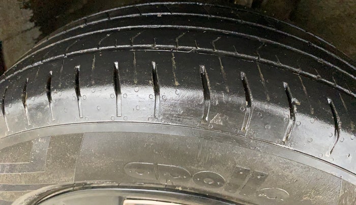 2023 Hyundai VENUE SX 1.2 KNIGHT EDITION, Petrol, Manual, 36,982 km, Right Front Tyre Tread